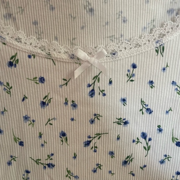 H&M Floral Tee - Picture 2 of 5